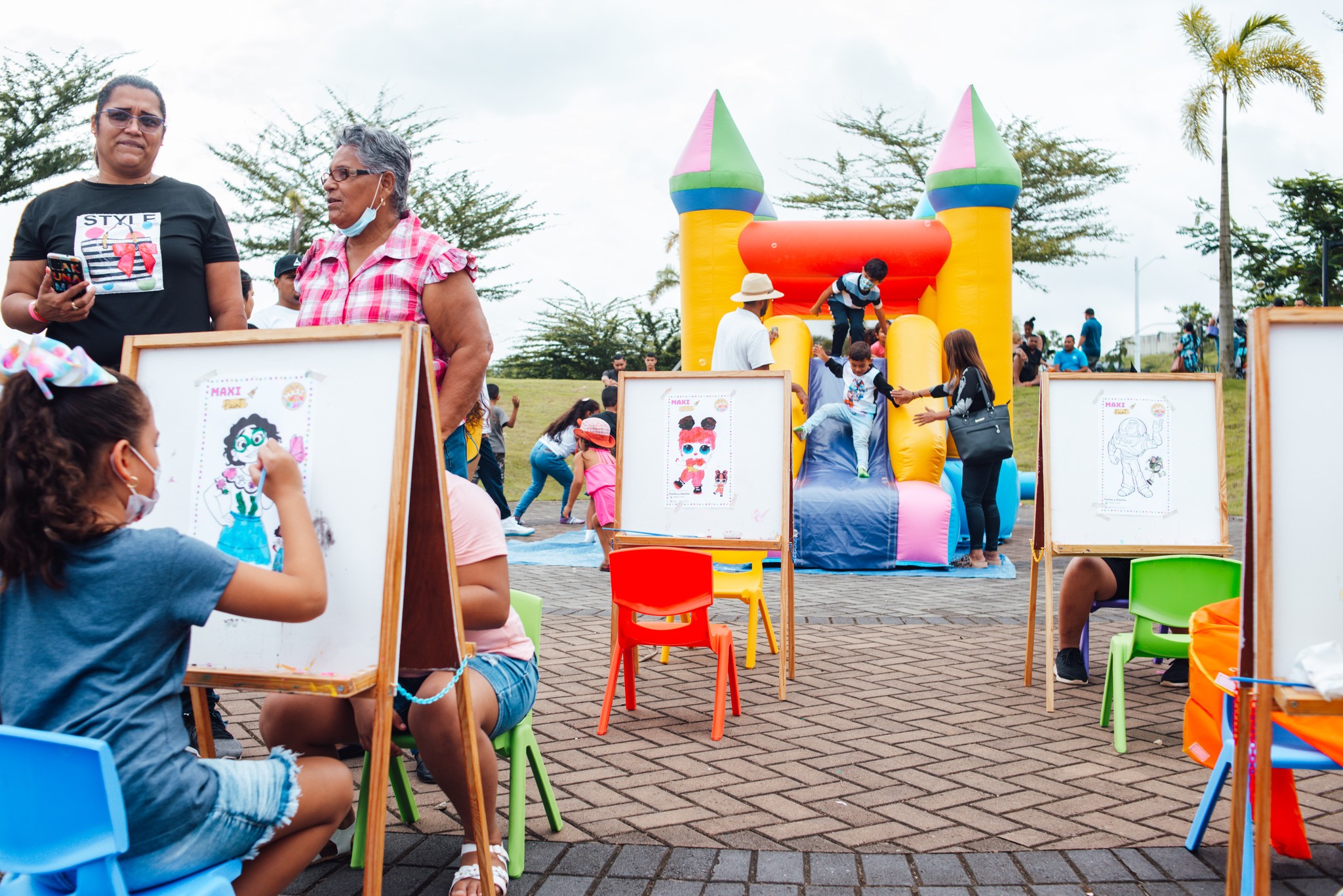 Actividades infantiles al aire libre en el Parque RACH en Paseo del Norte.