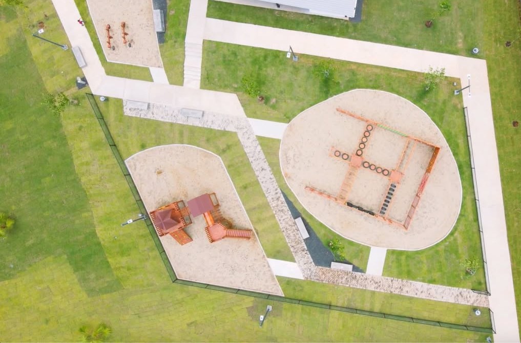 Vista aérea de los juegos infantiles del sports center de Brisas del Golf Arraiján.